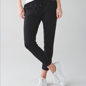 Lululemon jet 7/8 on the fly crop pants sz 4